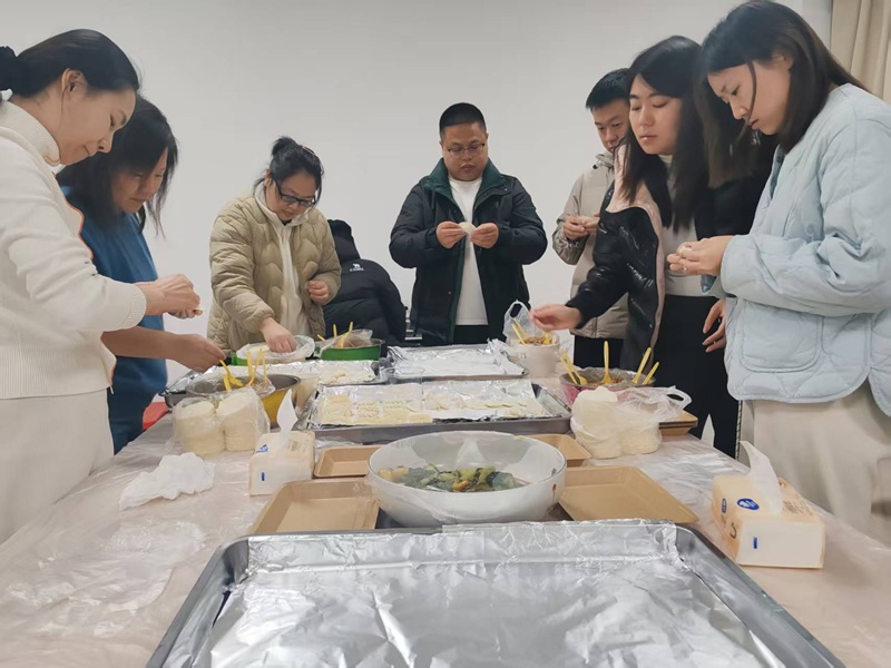情暖冬至,饺香满园——实验管理中心、现代教育技术中心分工会组织冬至包饺子活动